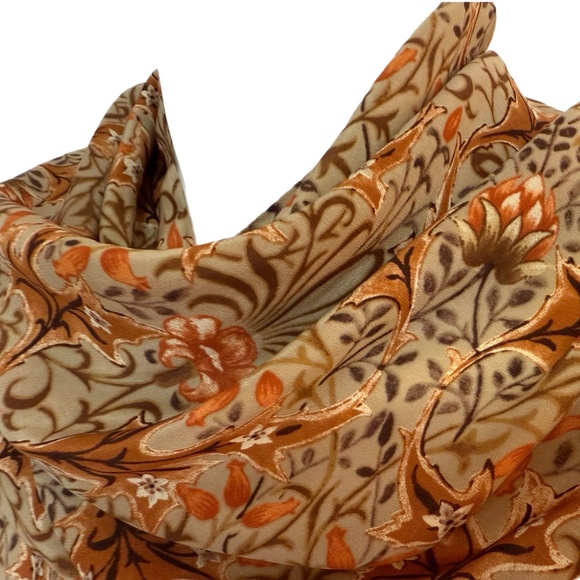 Silk Scarf – Metropolitan Museum of Art - Arts & Crafts Floral Design - Picture 5 of 9